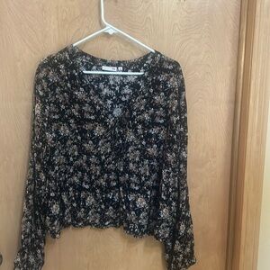 Crop blouse. With elastic at end of sleeves. Very comfortable